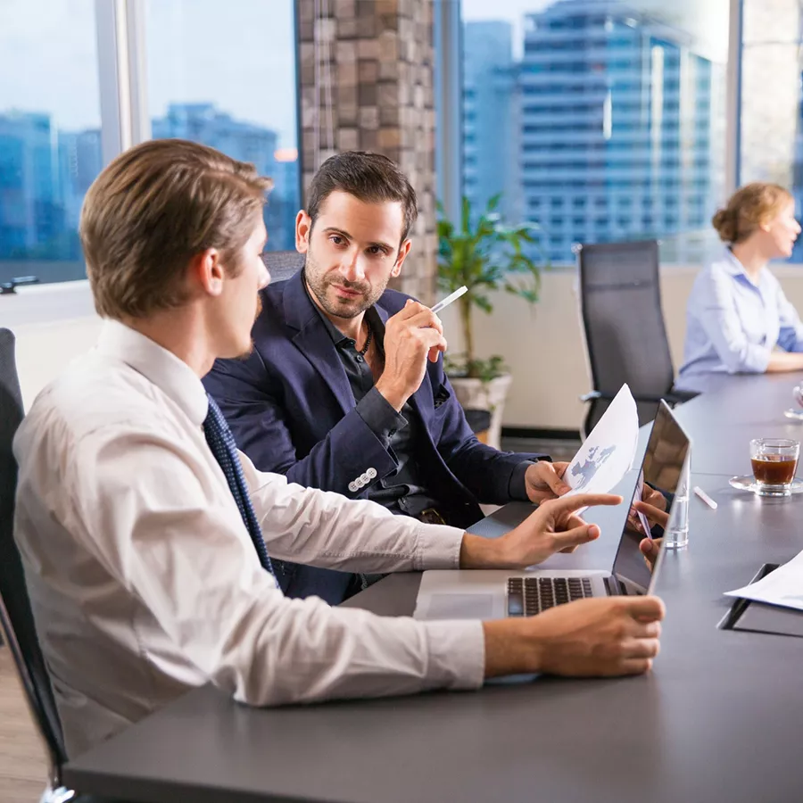 Business consultants assisting entrepreneurs with company formation in the UAE